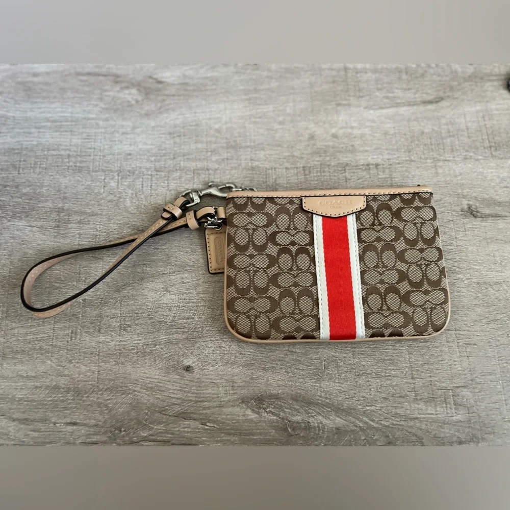 Coach Wristlet BNWOT - Picture 4 of 5